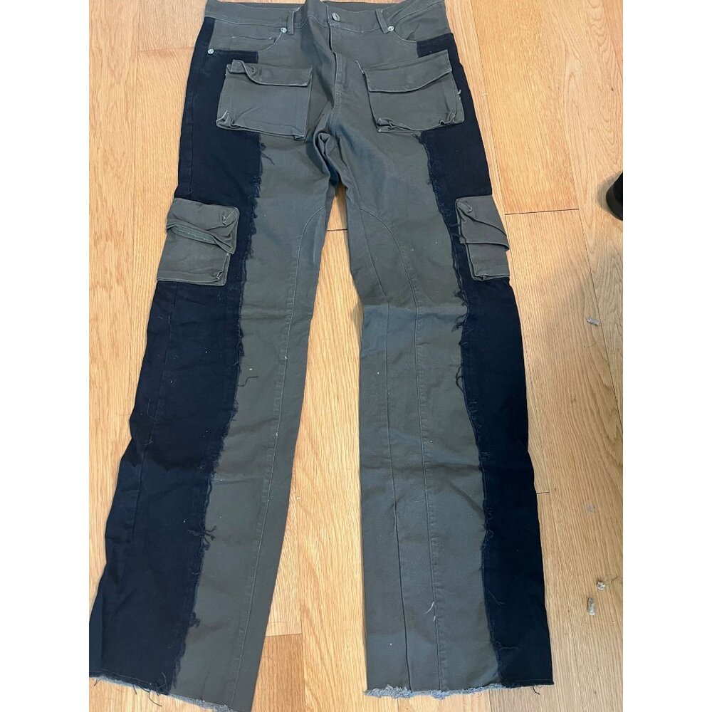 Black and Green Men's Cargo Pant. Size 34